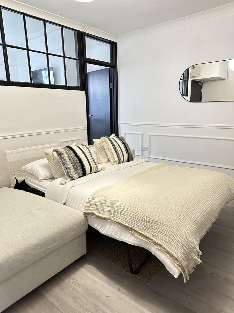 Beautiful Converted Brewery Apartment Newport (Gwent)